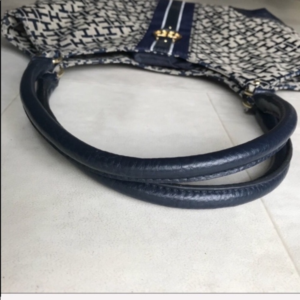 Tommy Hilfiger Navy Shoulder Bag Gold Hard… - Picture 7 of 9